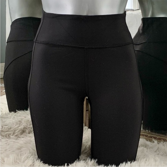 662.♎️Lululemon in movement crop - Picture 1 of 8